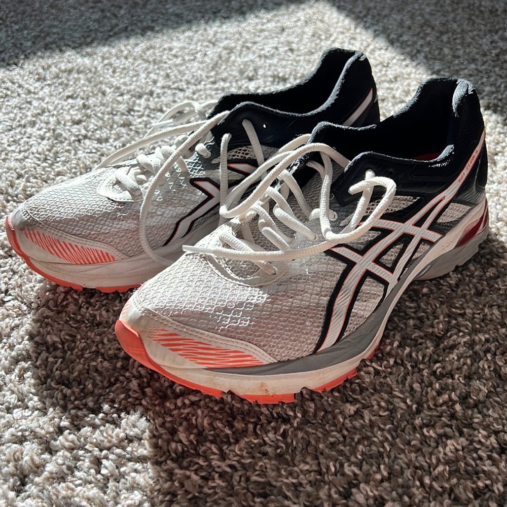 Size 10 womens ASICS gel flux 4 running shoes